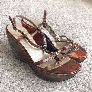 Stuart Weitzman marble patent leather bronze wedge platform sandals 35.5